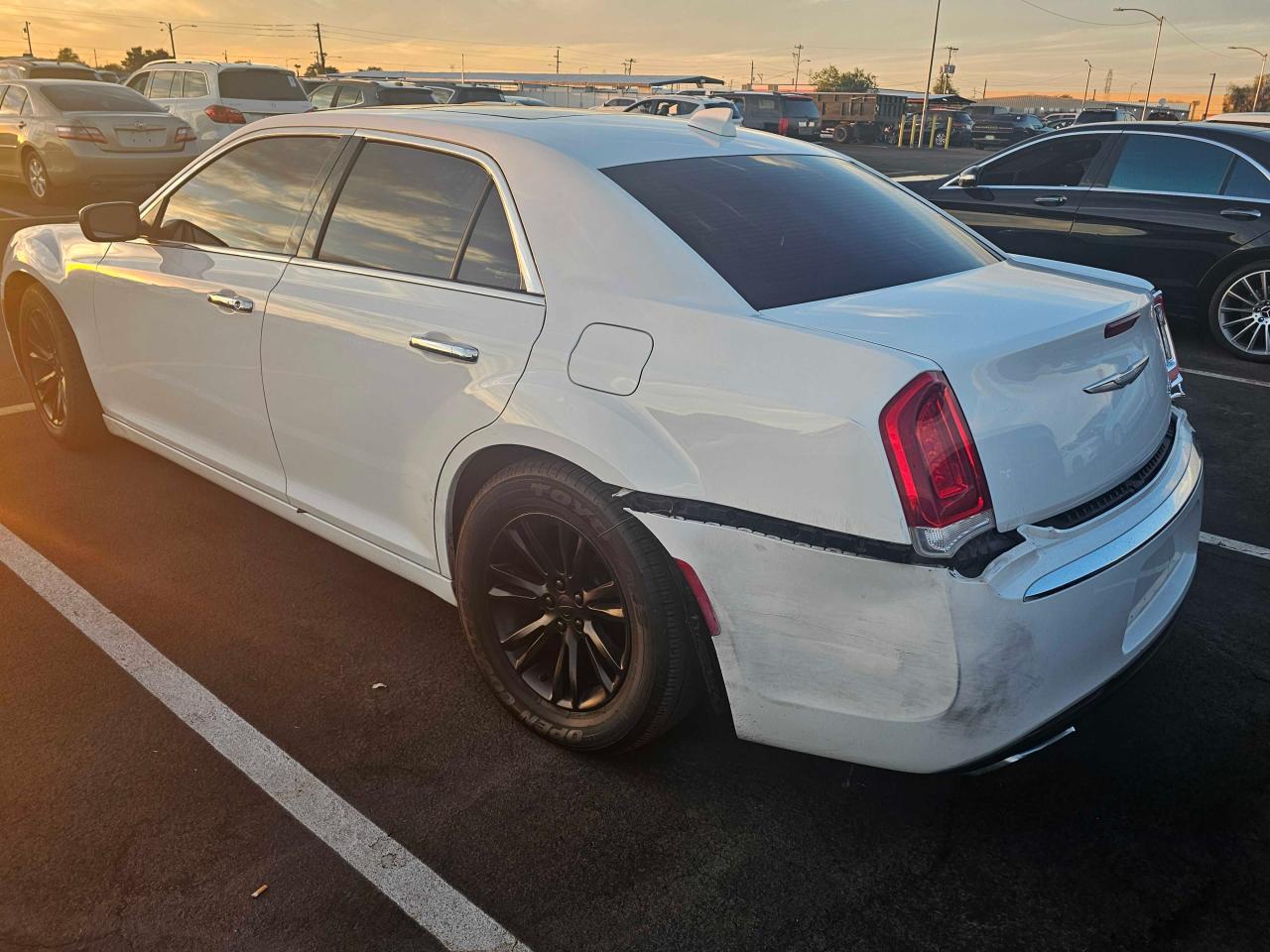 2017 Chrysler 300 - Image 3