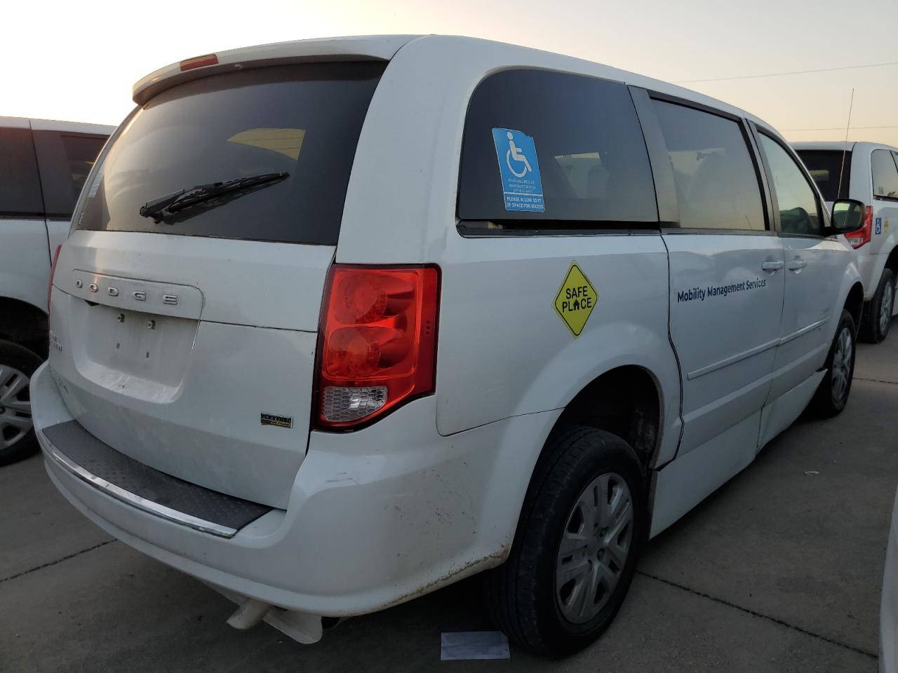 2017 Dodge Caravan - Image 3