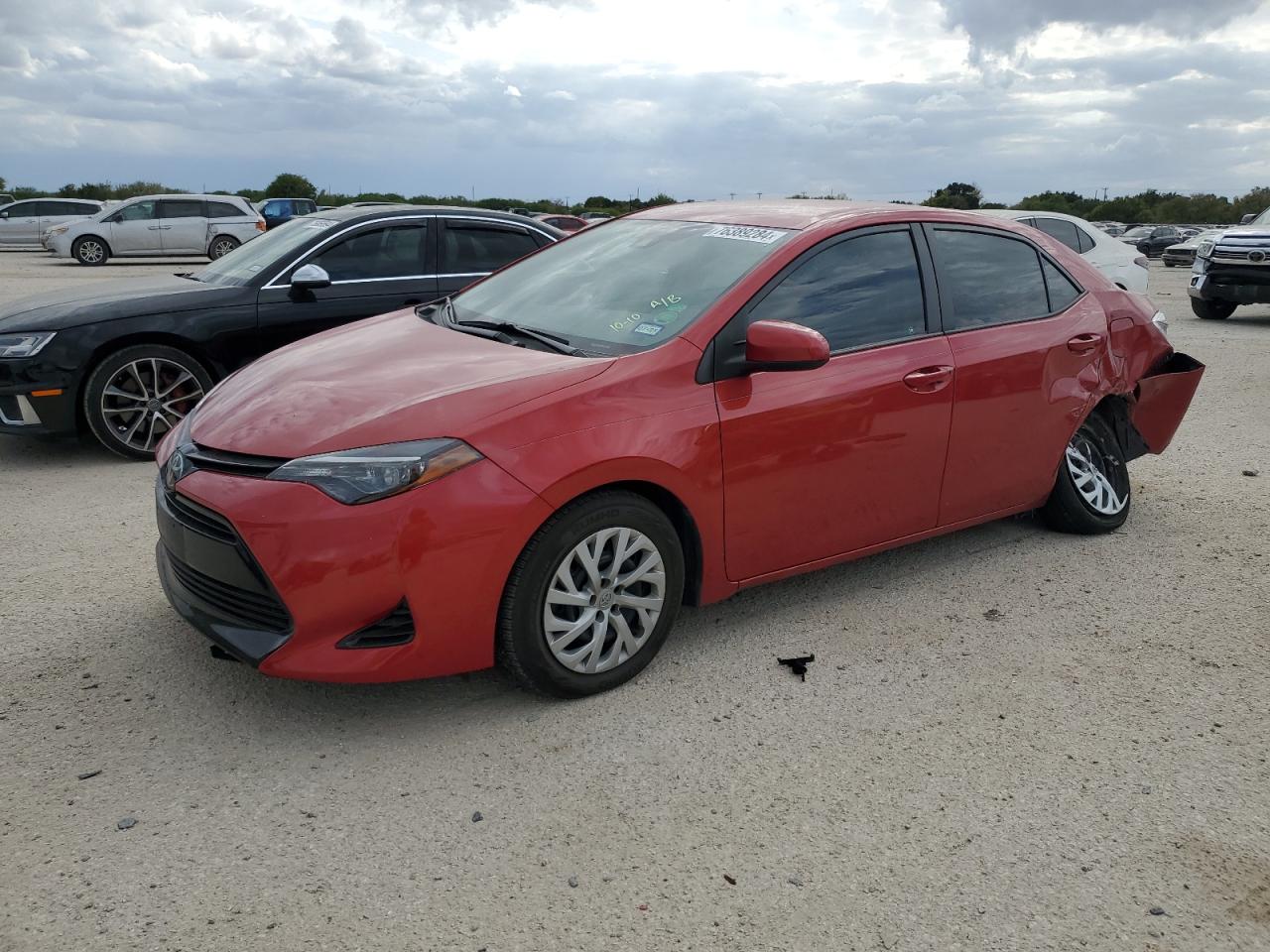 VIN 5YFBURHE4JP846656 2018 TOYOTA COROLLA no.1