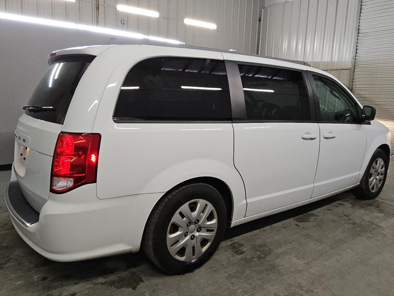 2018 Dodge Caravan - Image 3