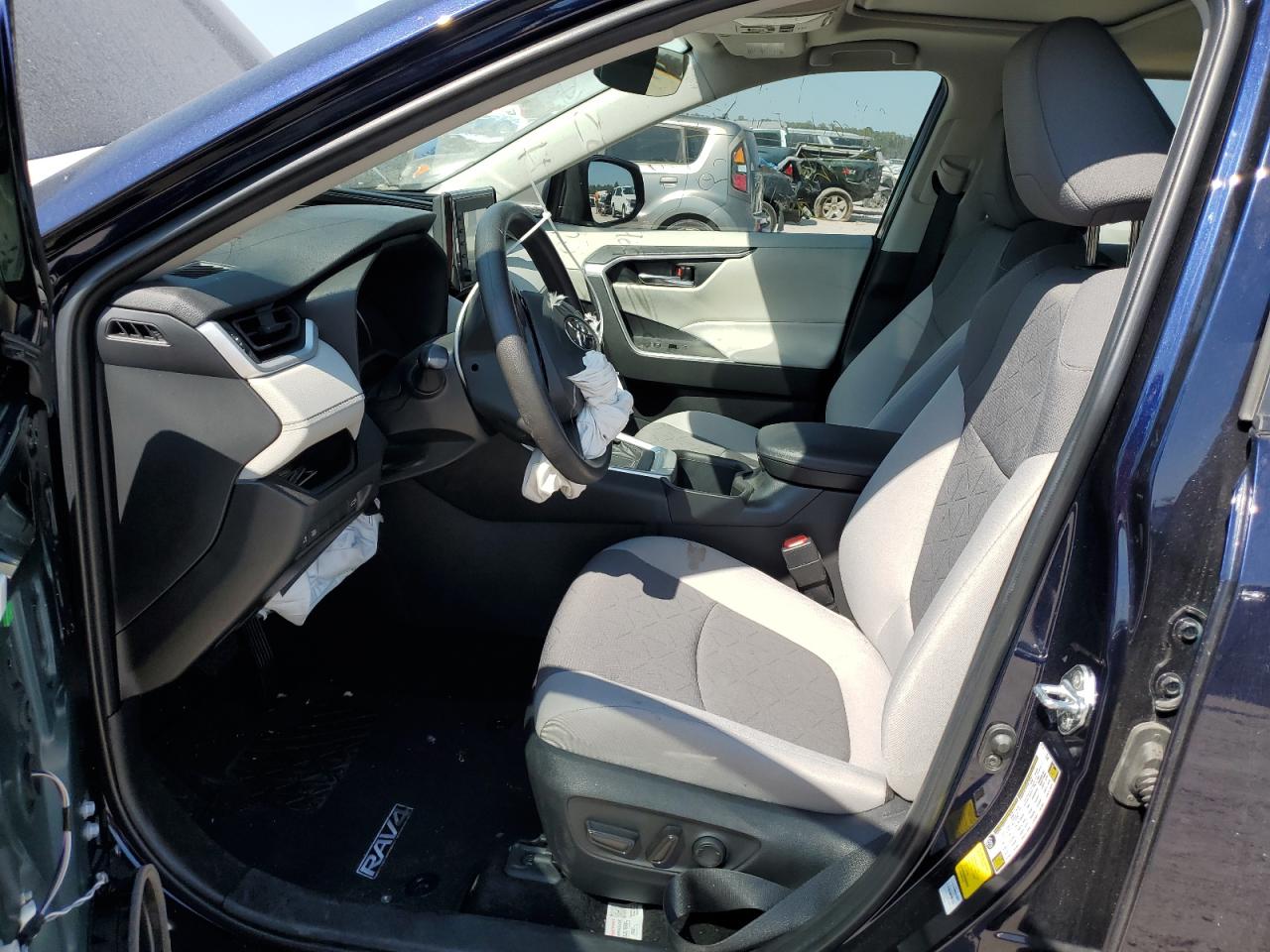 2022 Toyota RAV 4 - Image 7