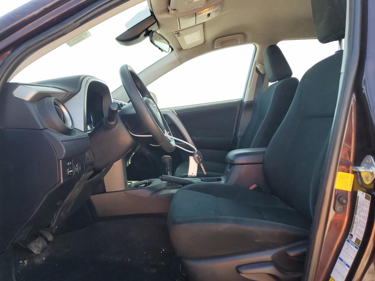 2T3BFREV0JW838347 2018 Toyota Rav4 Le