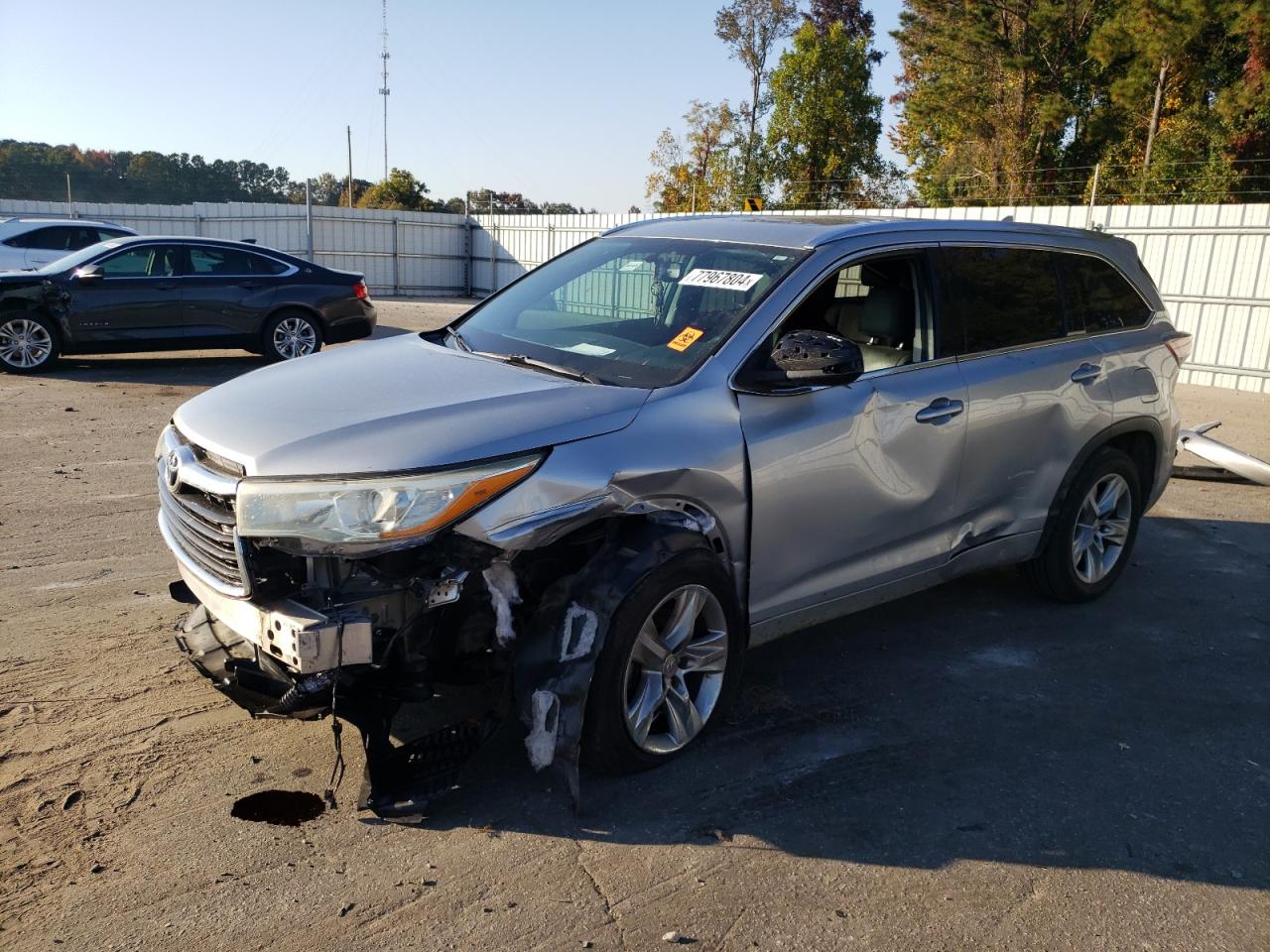 2015 Toyota Highlander - Image 1
