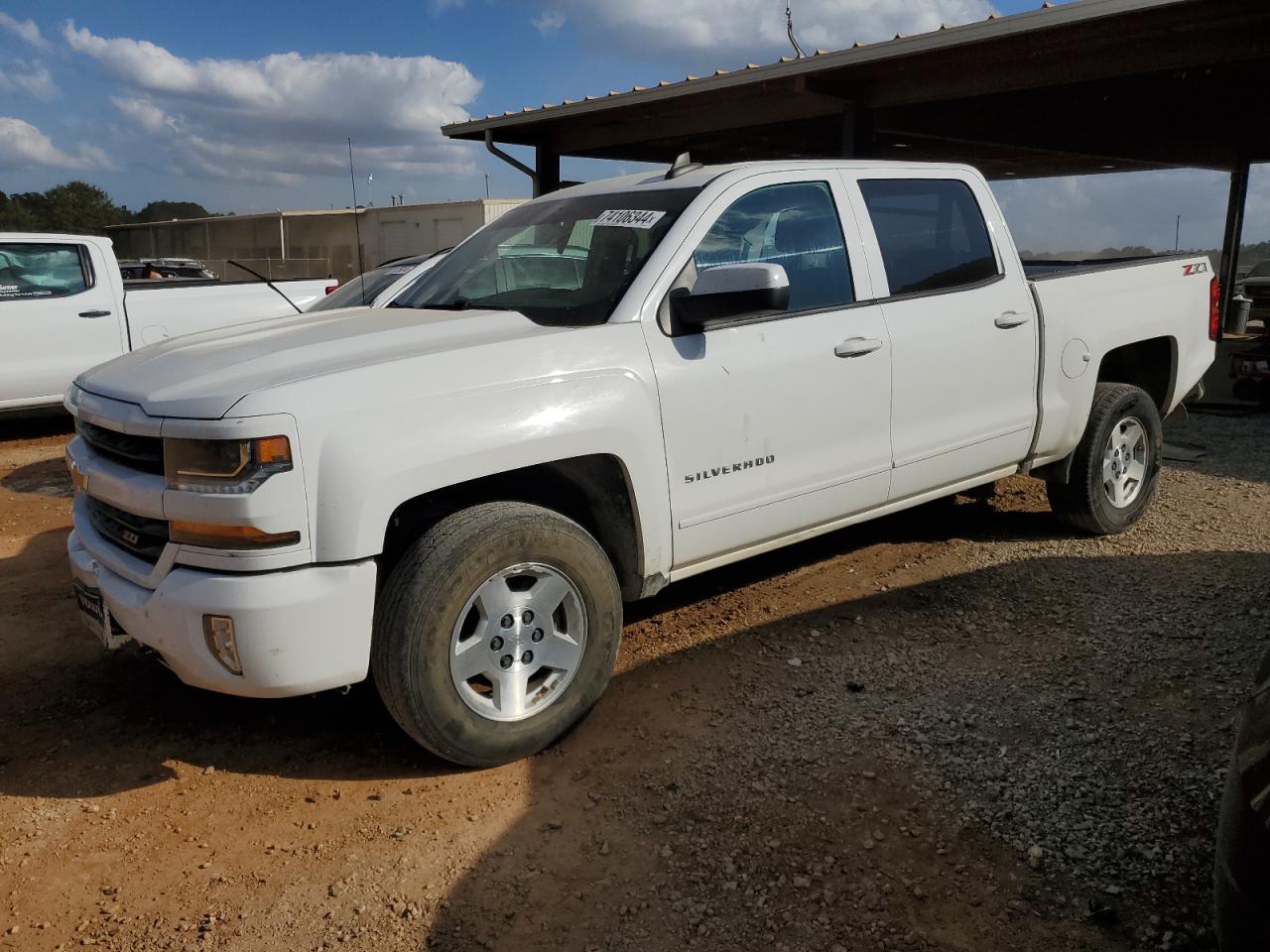 3GCUKRECXJG240057 2018 Chevrolet Silverado K1500 Lt