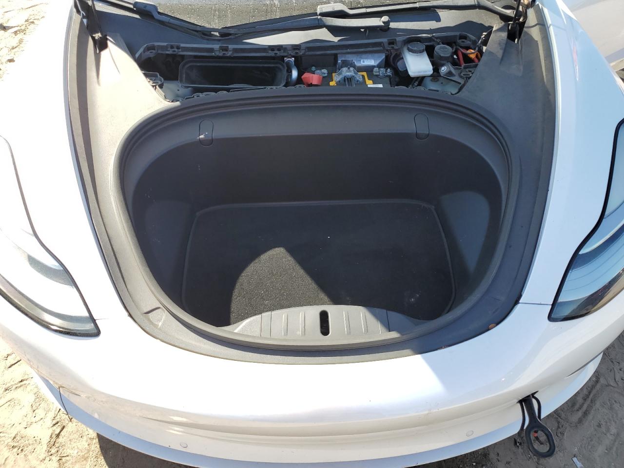 5YJ3E1EB0JF108572 2018 Tesla Model 3