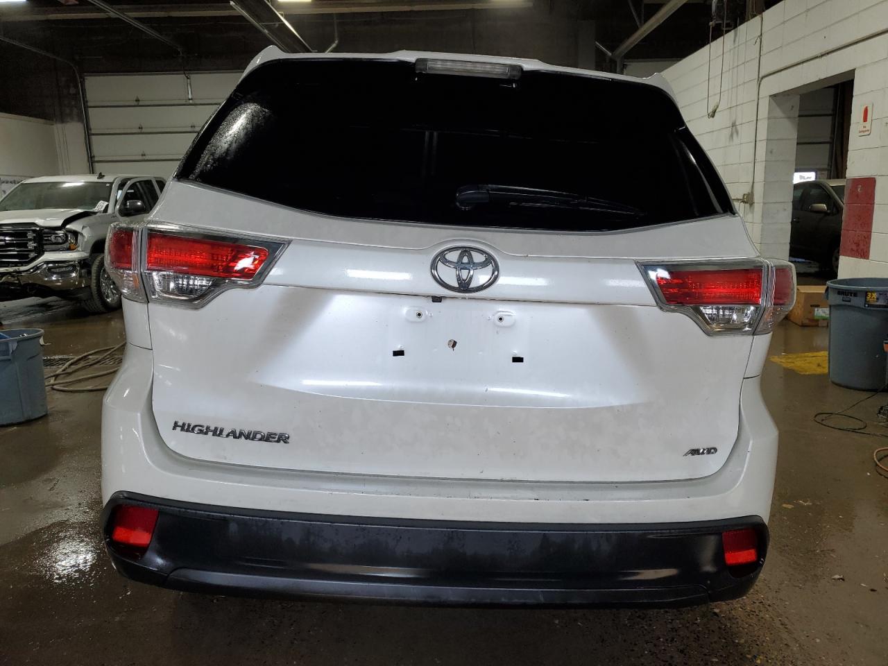 5TDBKRFH3GS322854 2016 Toyota Highlander Le