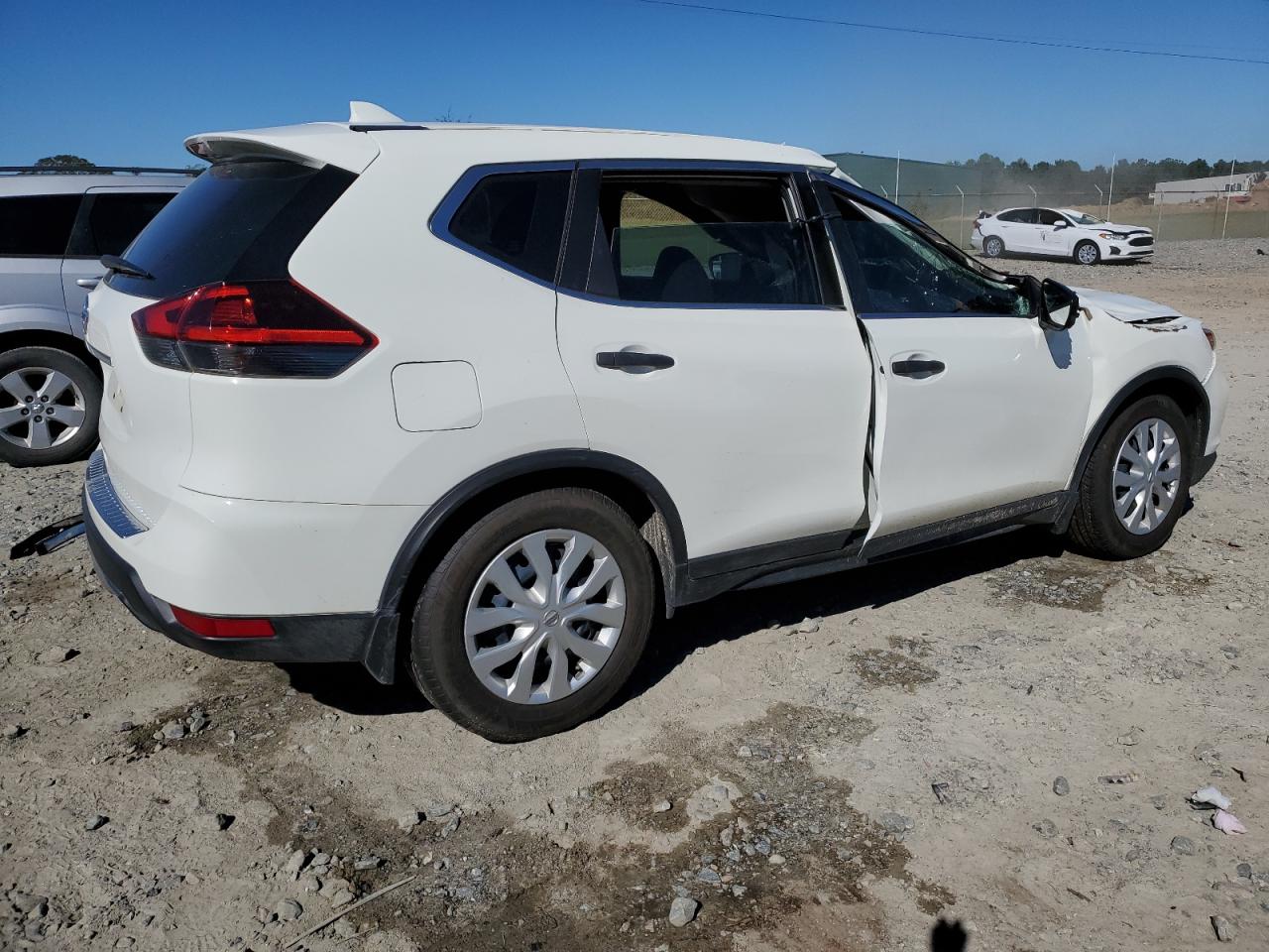 2019 Nissan Rogue - Image 3