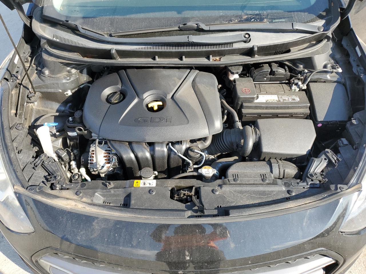 2016 Hyundai Elantra - Image 12