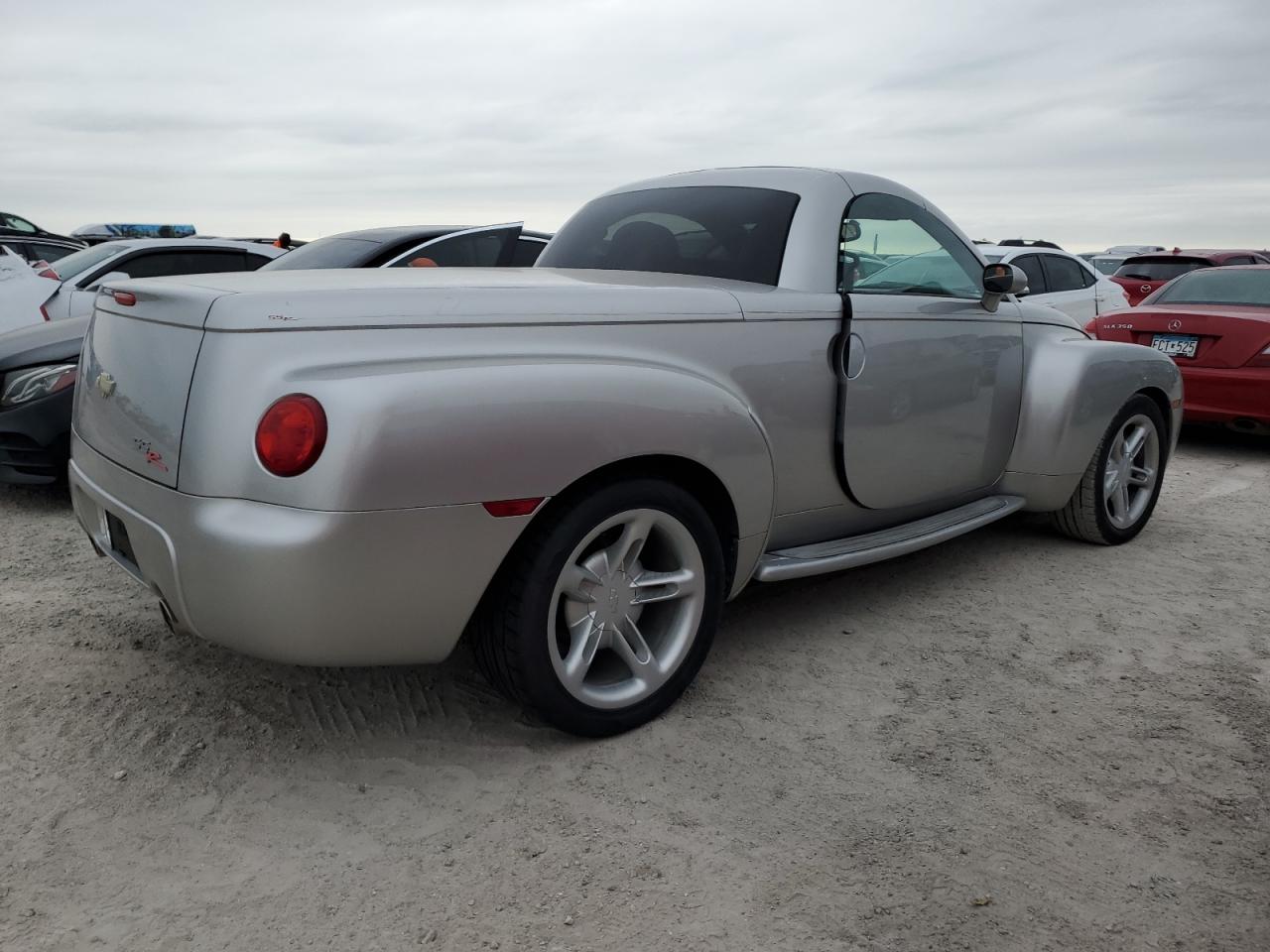 2005 Chevrolet SSR - Image 3