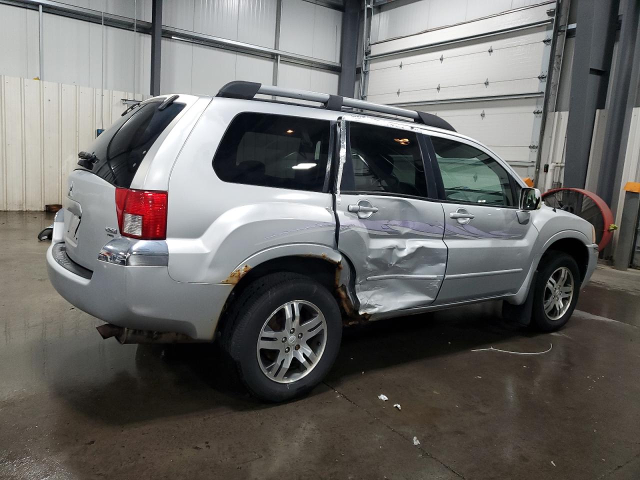 2004 Mitsubishi Endeavor - Image 3