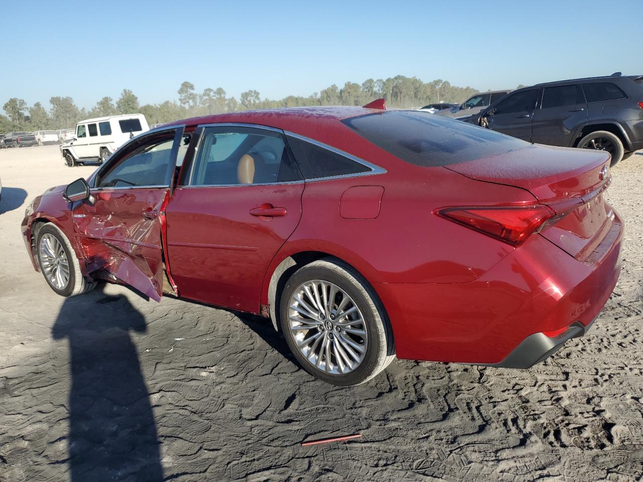 2019 Toyota Avalon - Image 2