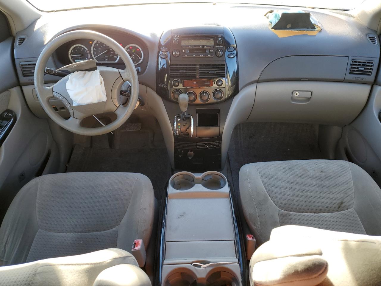 2004 Toyota Sienna - Image 8