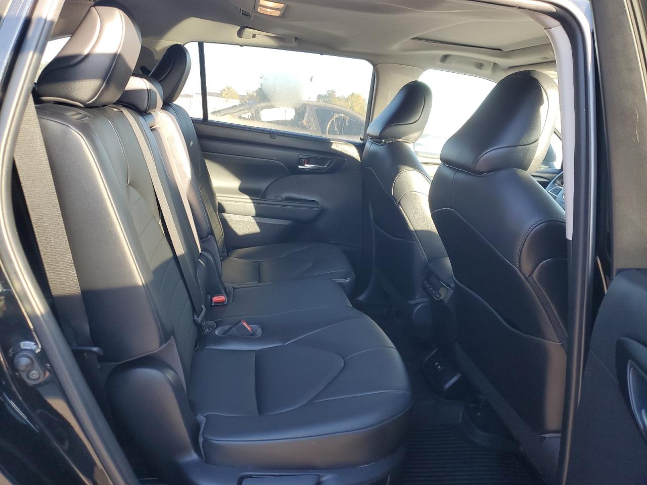 2021 Toyota Highlander - Image 11