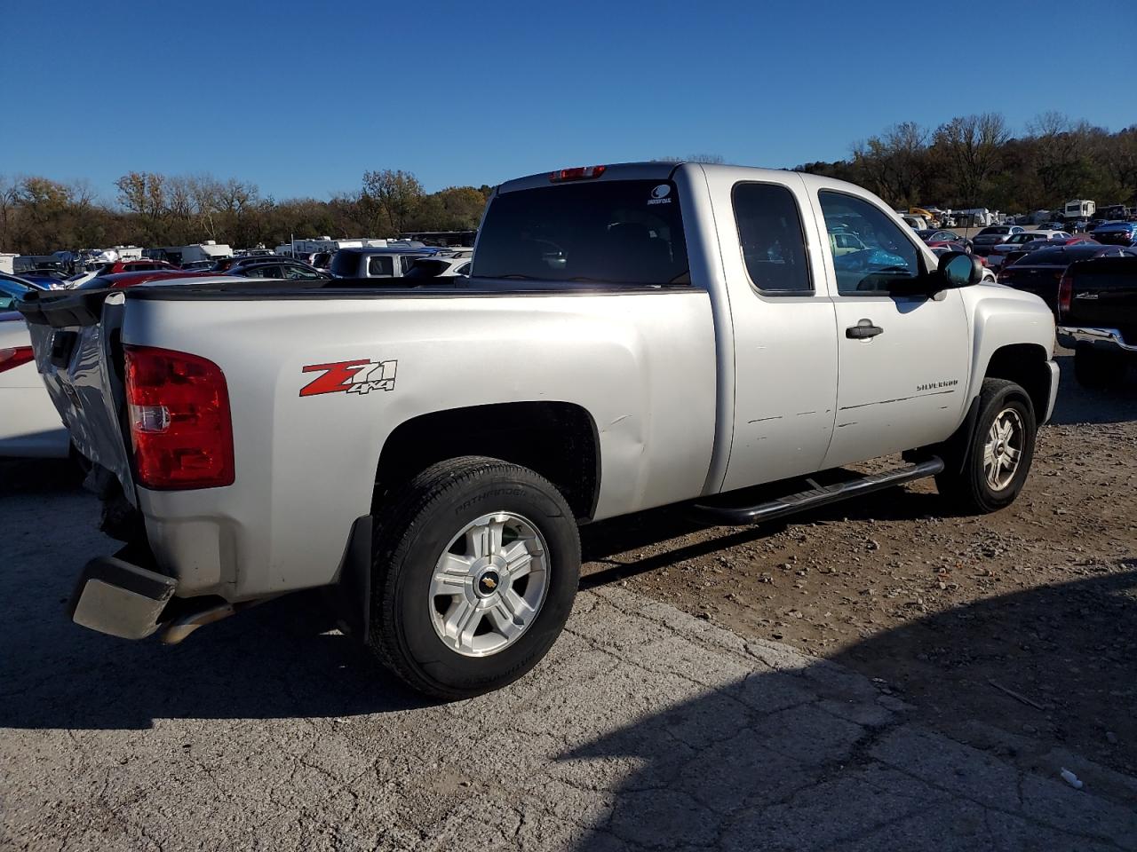 2011 Chevrolet Silverado - Image 3