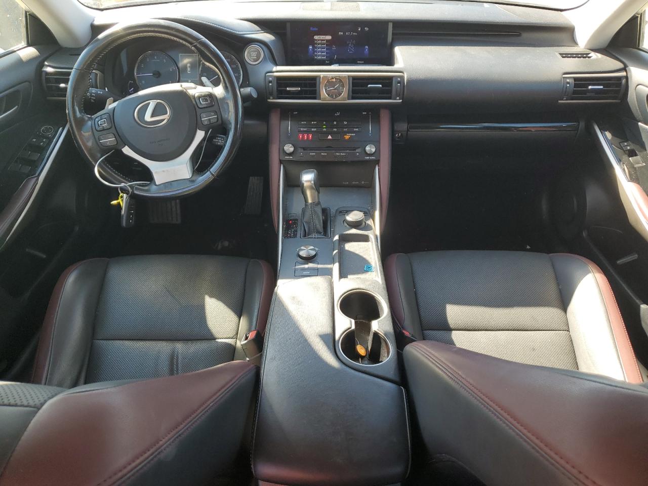 2017 Lexus IS - Image 8