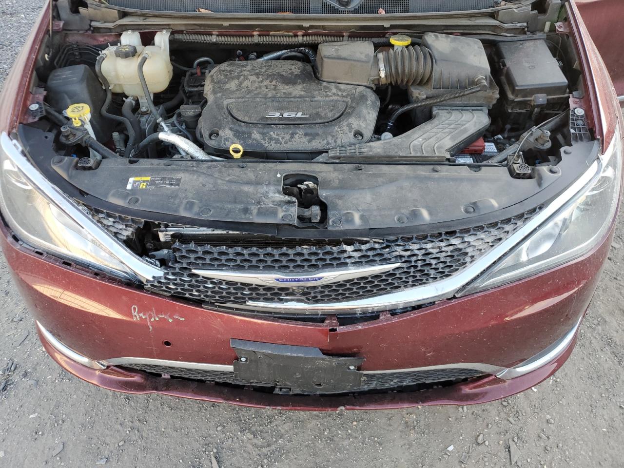 2018 Chrysler Pacifica - Image 12