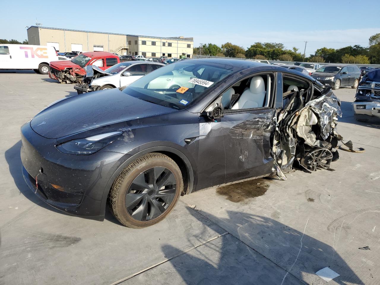 VIN 7SAYGDED8RA302555 2024 TESLA MODEL Y no.1