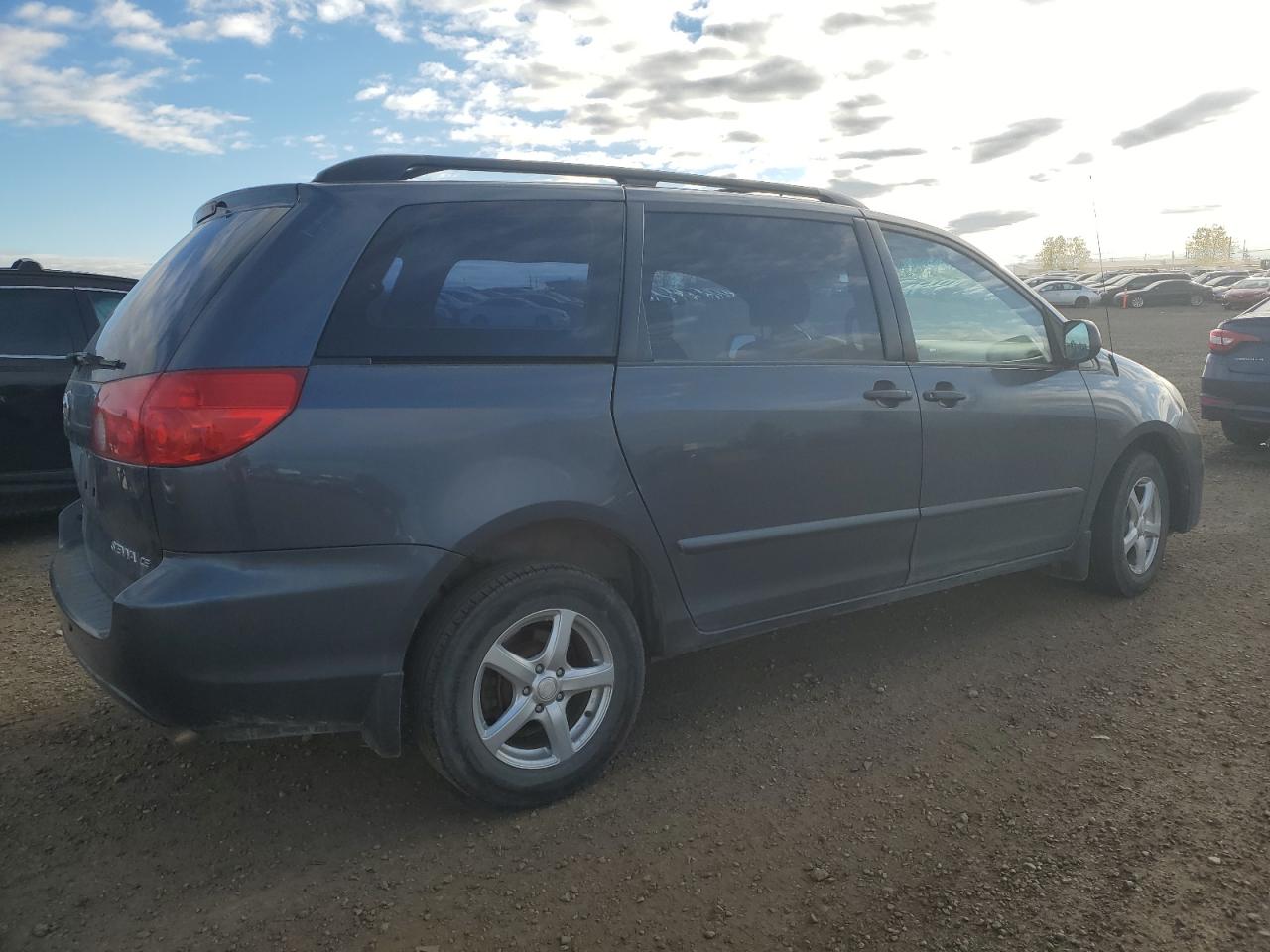 2008 Toyota Sienna - Image 3