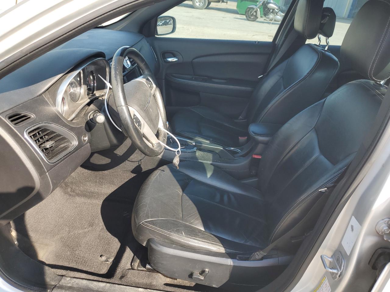 2012 Chrysler 200 - Image 7