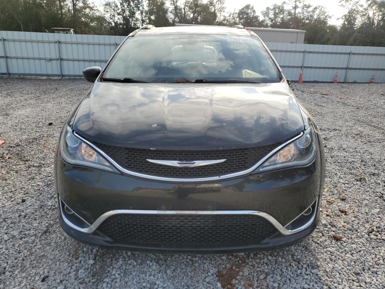 2017 Chrysler Pacifica - Image 5