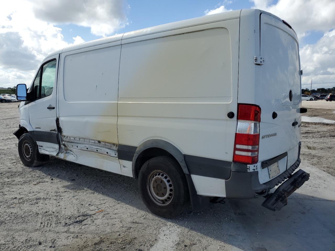 VIN WD3PE7CC7FP108060 2015 MERCEDES-BENZ SPRINTER no.2