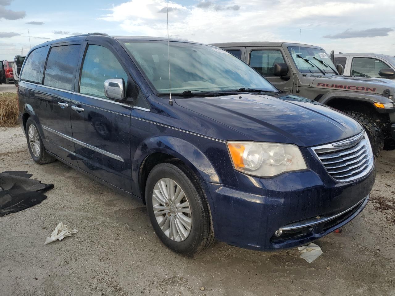 2012 Chrysler Town & Country - Image 4