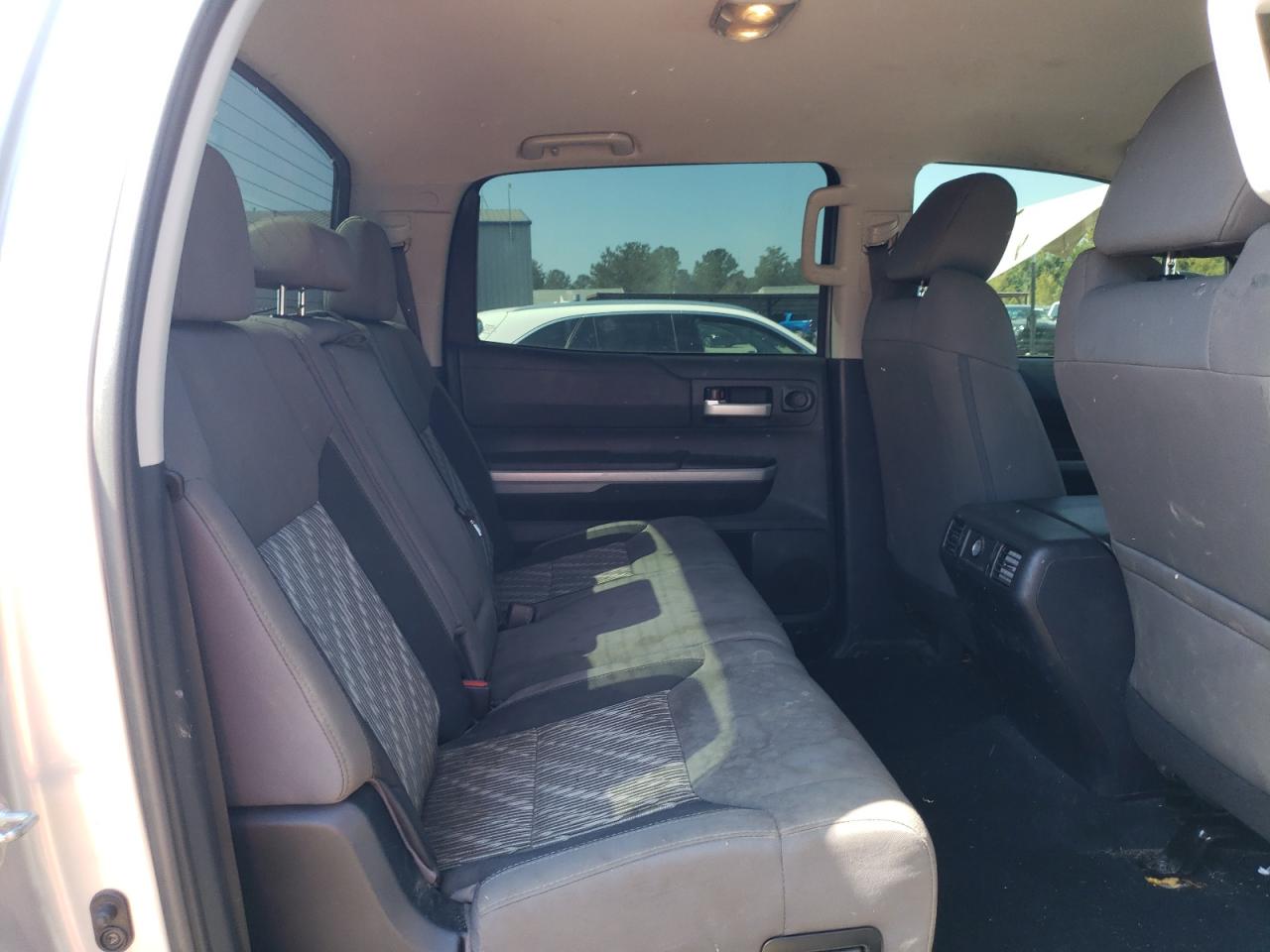 2018 Toyota Tundra - Image 10