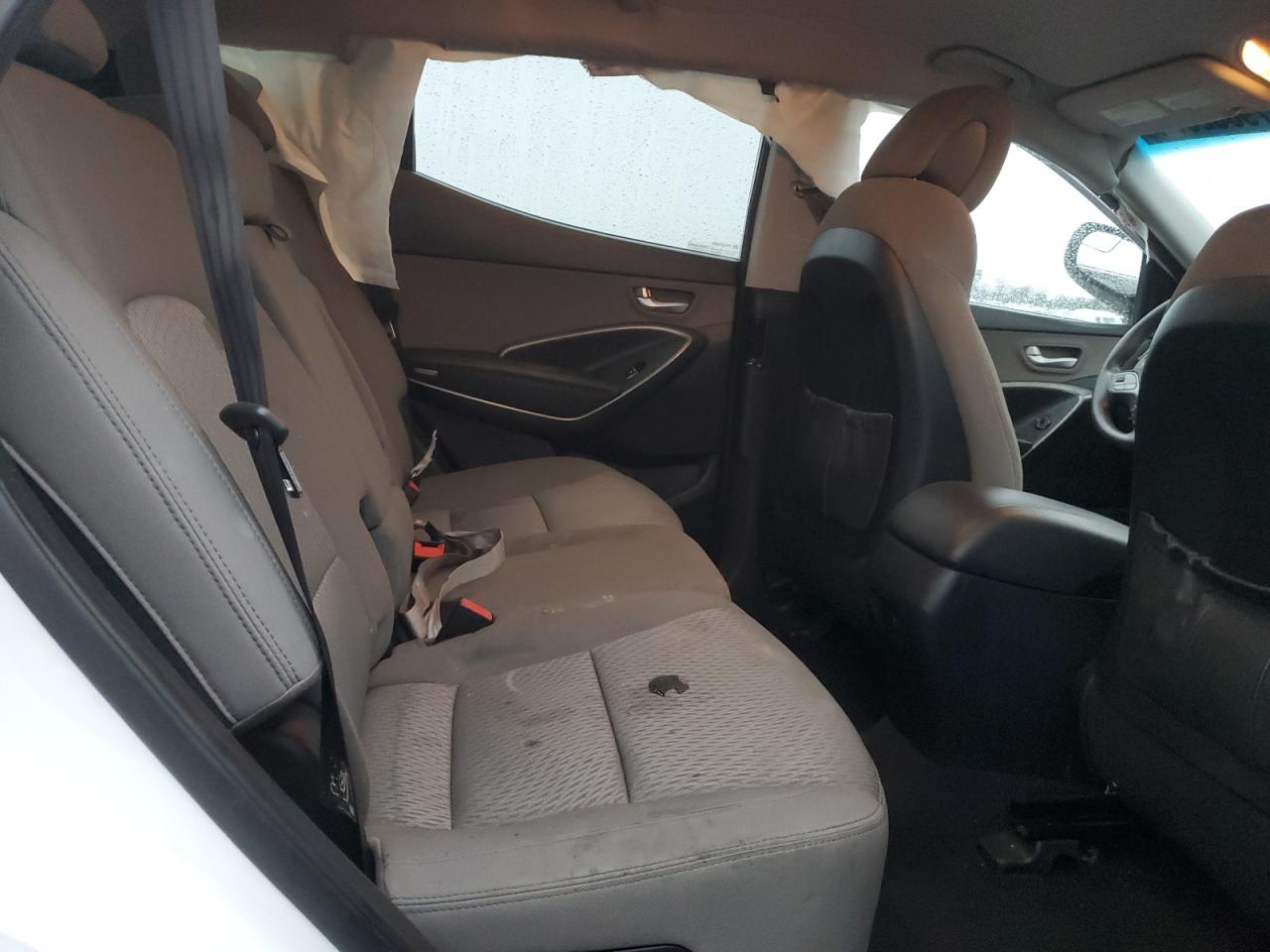 2017 Hyundai Santa Fe - Image 11