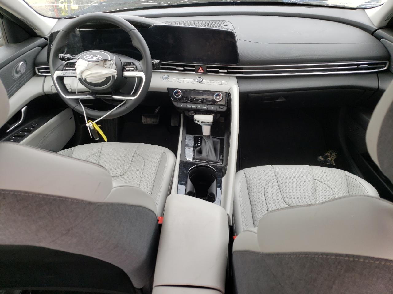 2023 Hyundai Elantra - Image 8