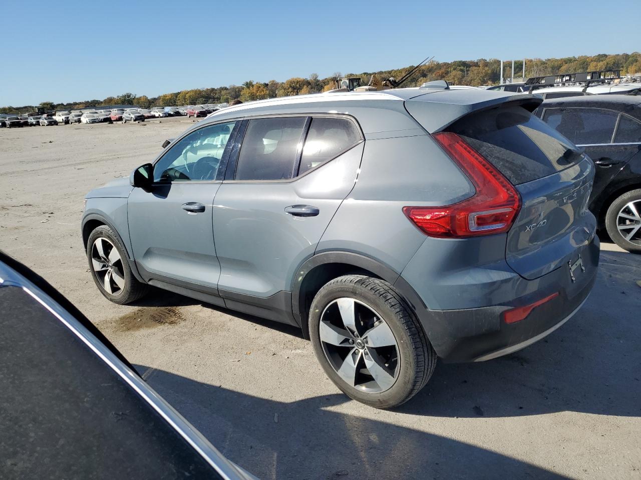 2020 Volvo XC40 - Image 2