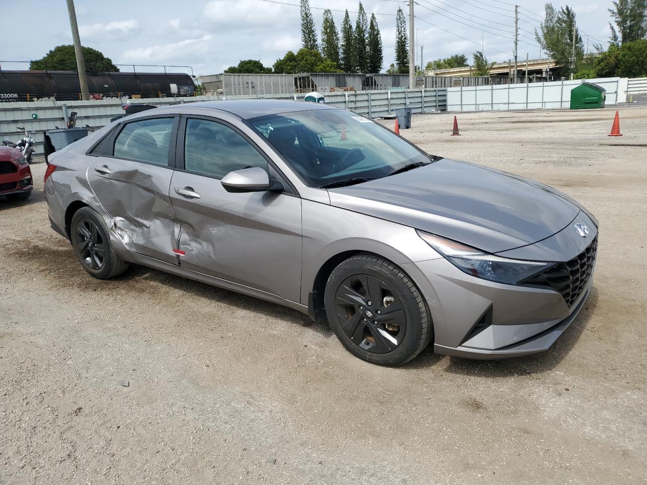 2022 Hyundai Elantra - Image 4