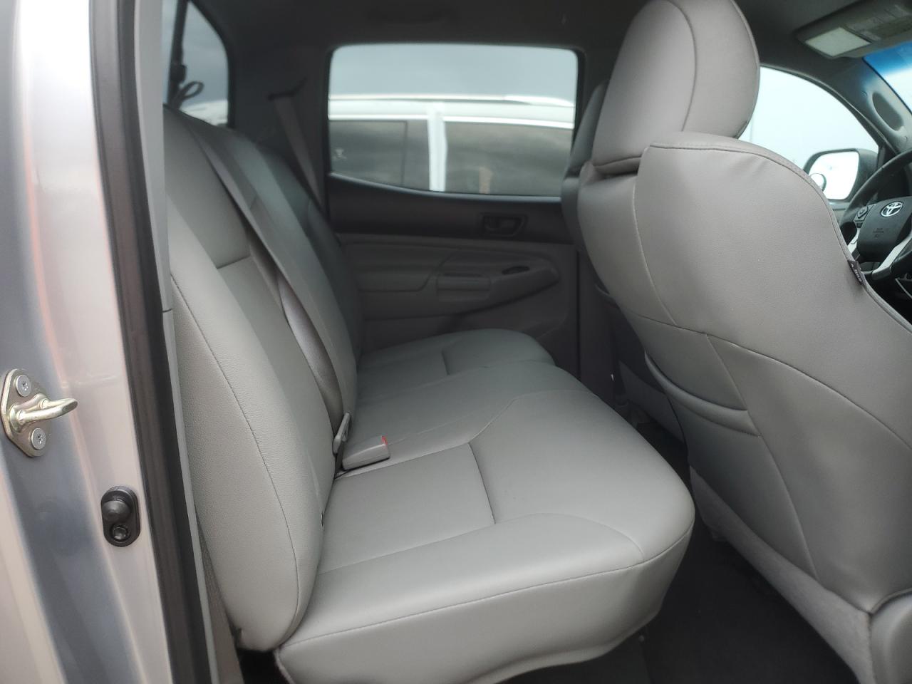 2015 Toyota Tacoma - Image 10