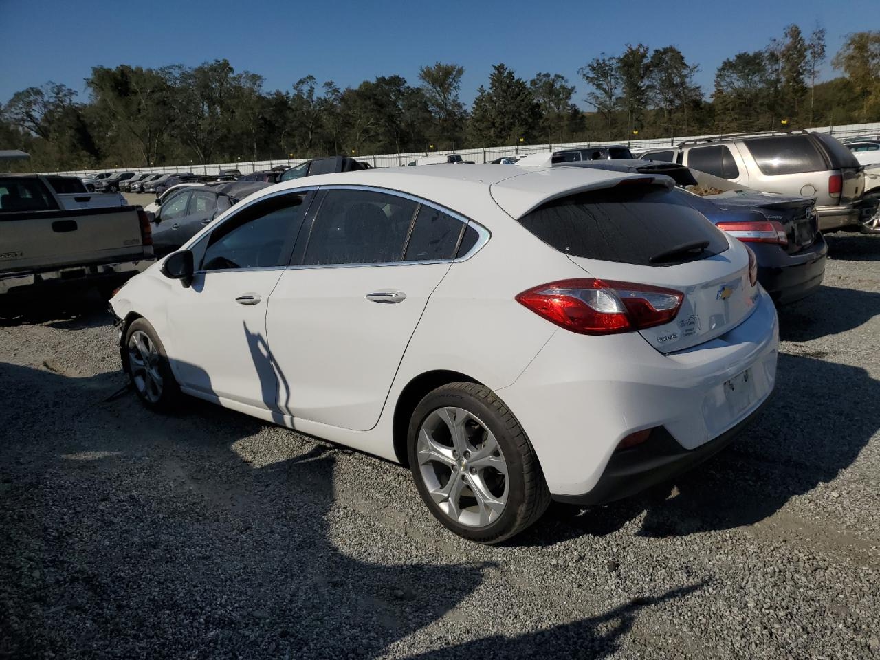 2018 Chevrolet Cruze - Image 2