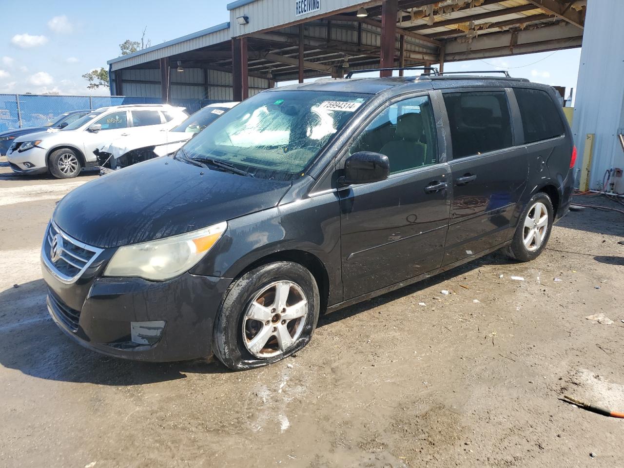 2011 Volkswagen Routan - Image 1