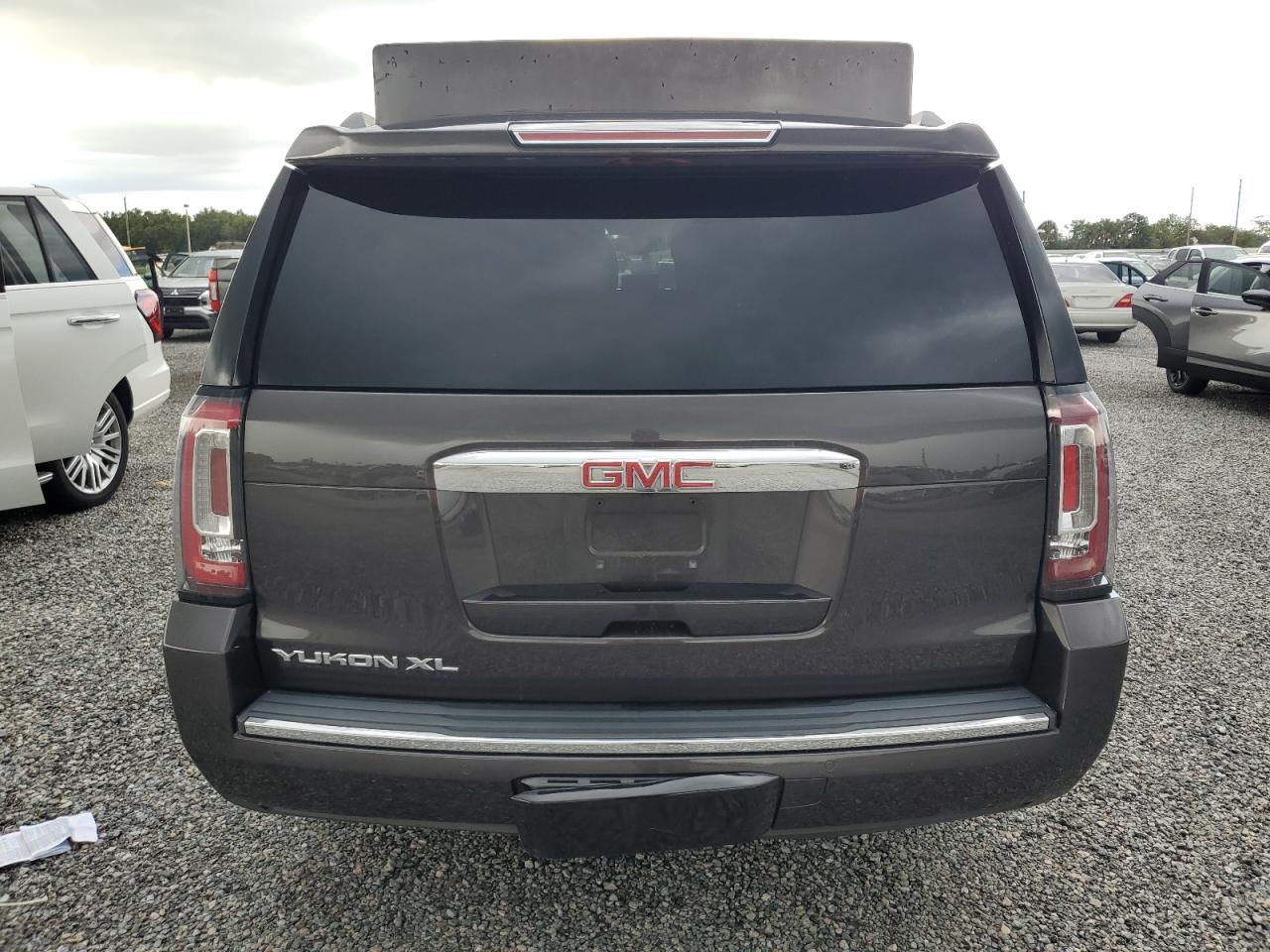 2017 GMC Yukon Xl Denali VIN: 1GKS2HKJ0HR276083 Lot: 74069354