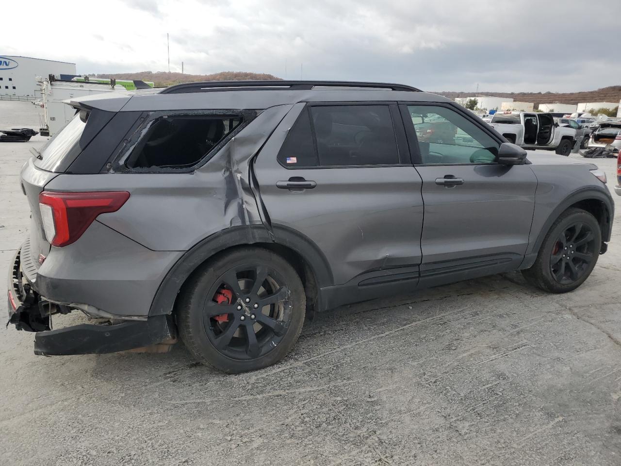 2022 Ford Explorer - Image 3