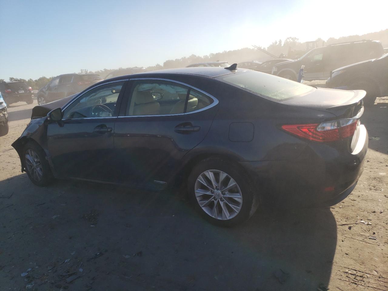 2014 Lexus ES - Image 2