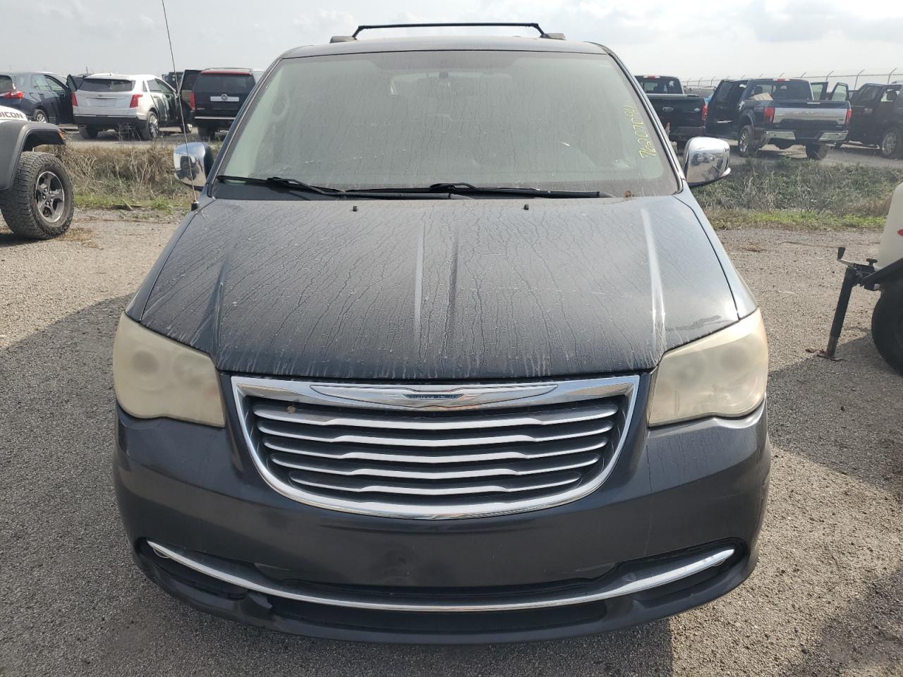 2013 Chrysler Town & Country - Image 5