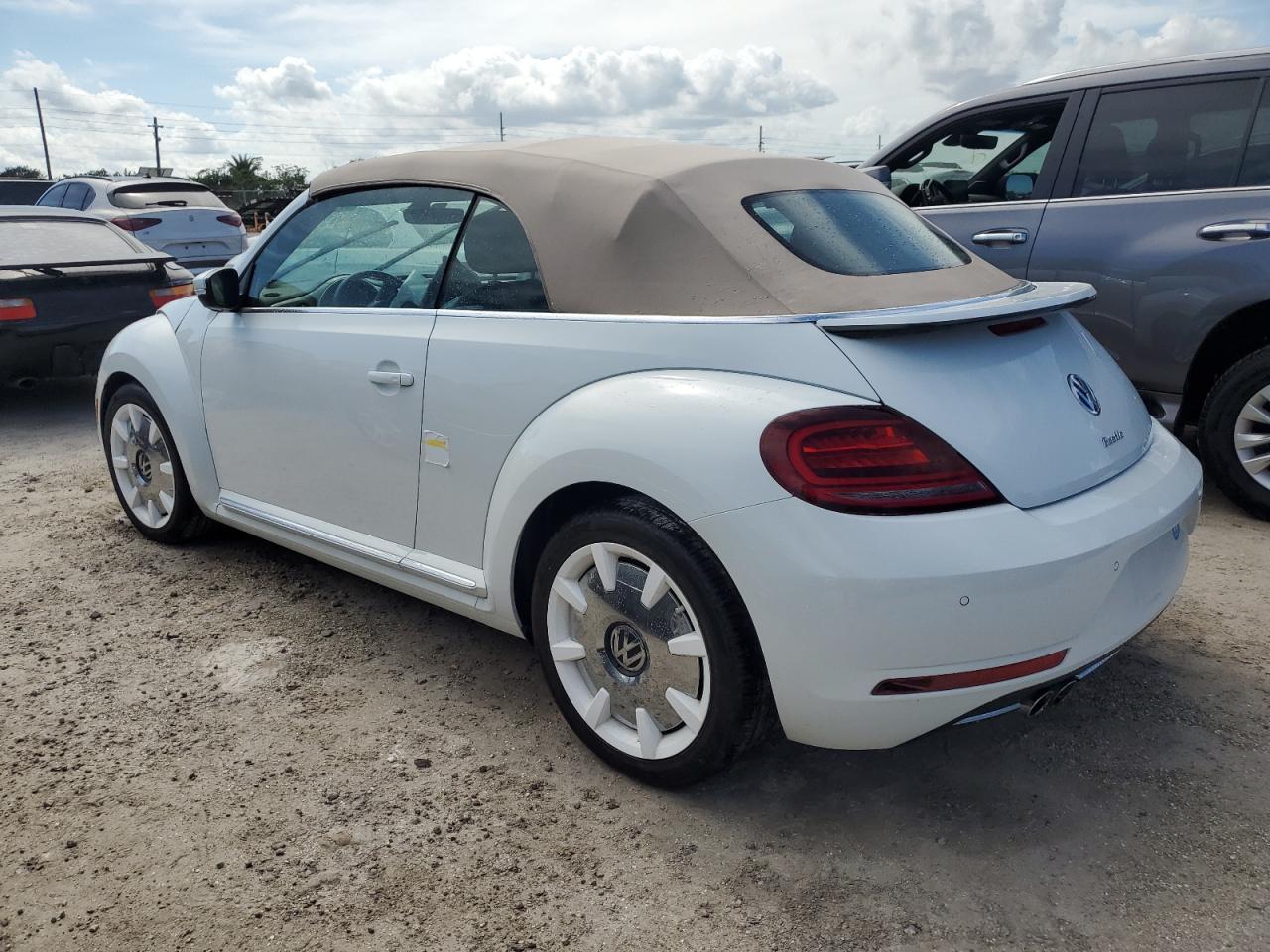 2019 Volkswagen Beetle S VIN: 3VW5DAAT8KM500736 Lot: 74604134