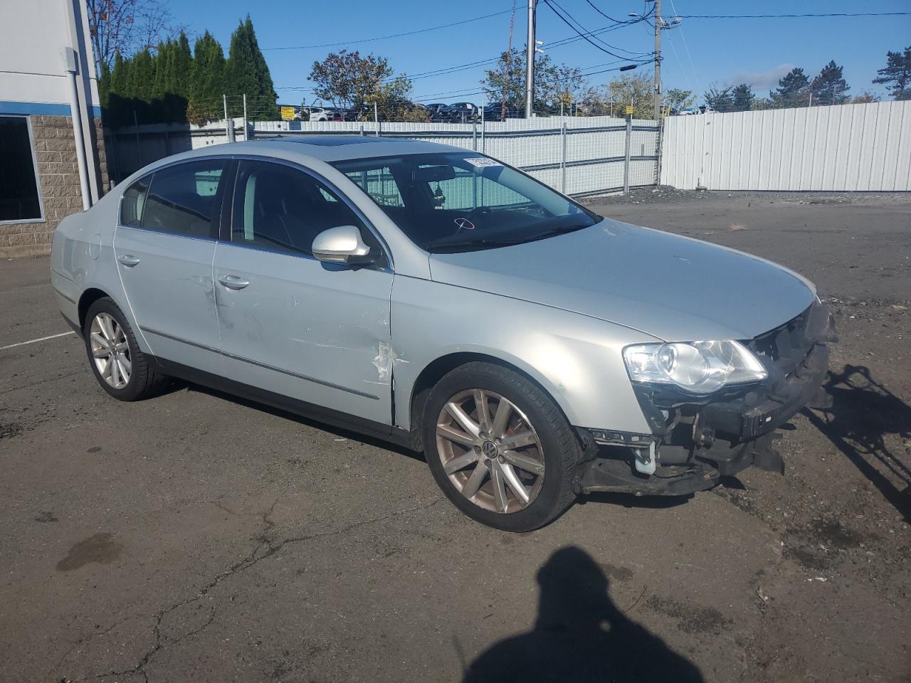 2010 Volkswagen Passat - Image 4