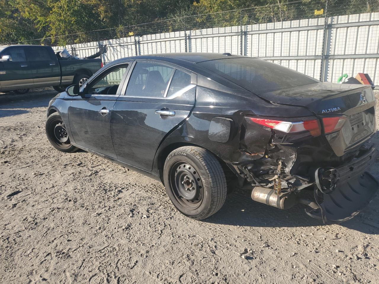 2020 Nissan Altima - Image 2