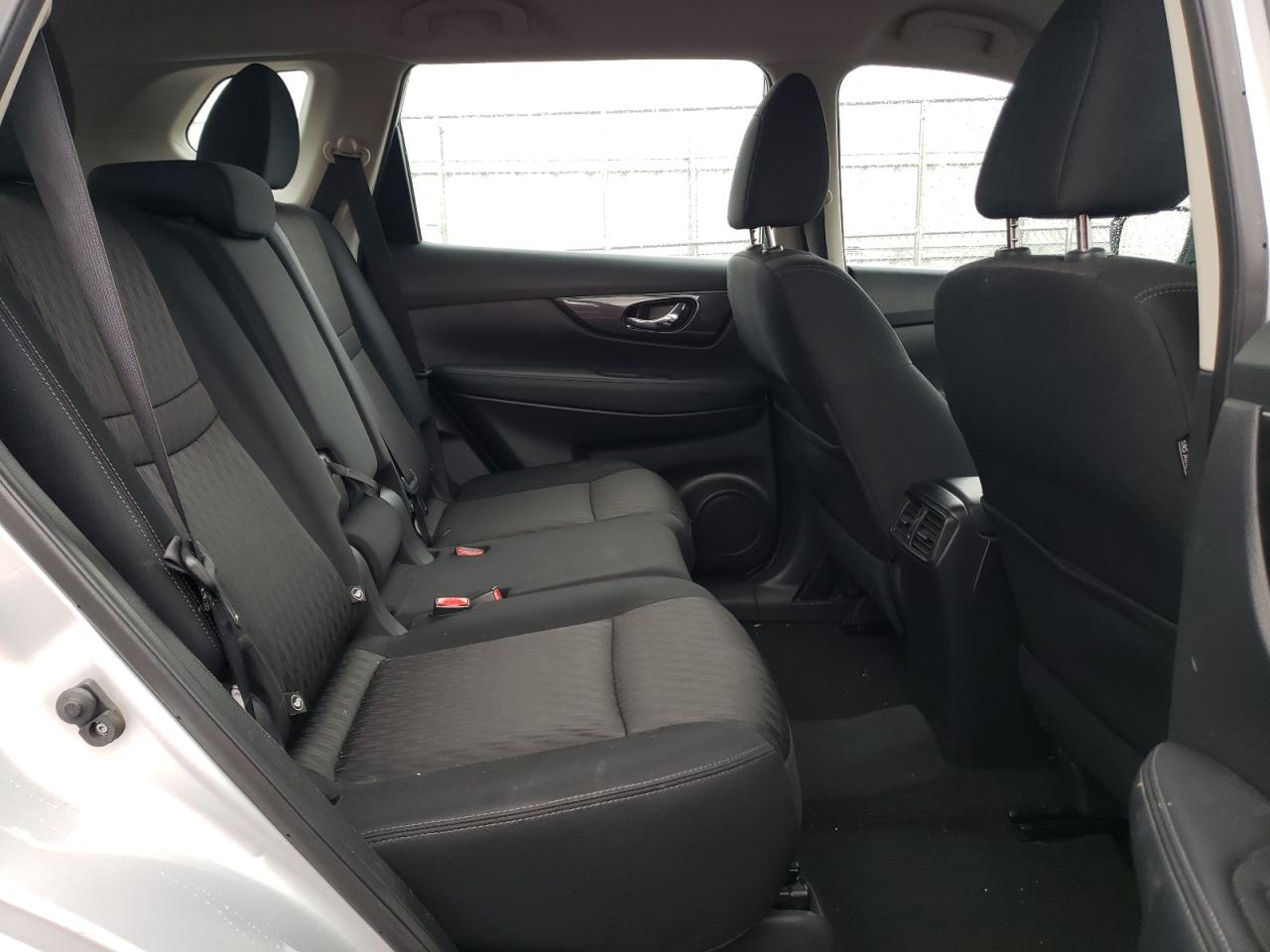 2018 Nissan Rogue - Image 11