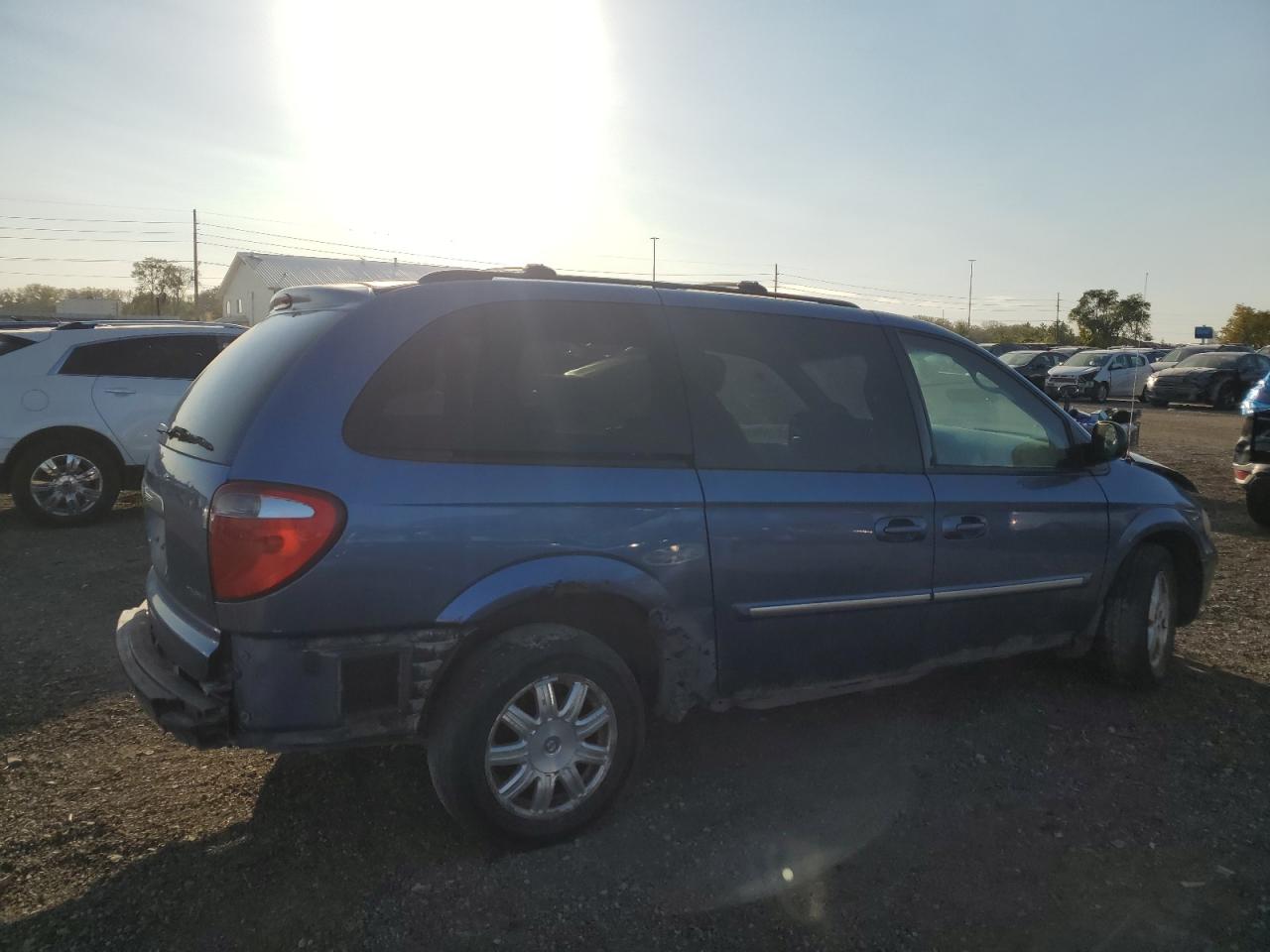2007 Chrysler Town & Country - Image 3