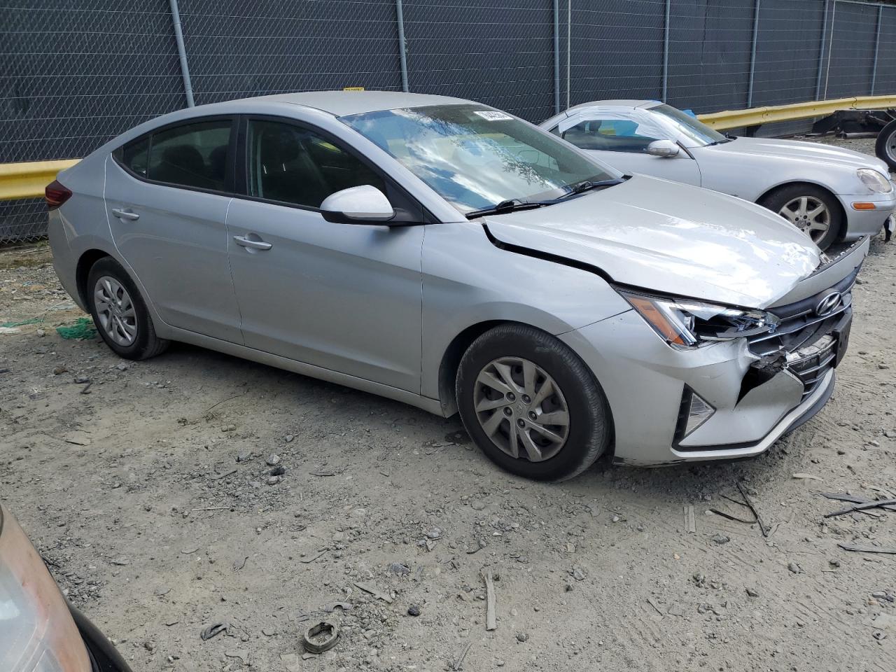 2019 Hyundai Elantra - Image 4