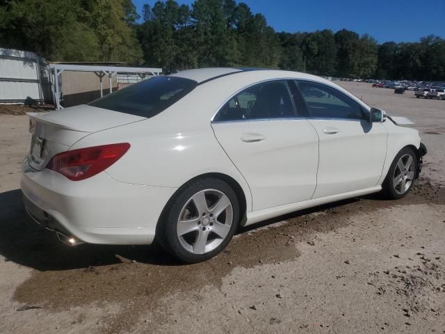 Sedans MERCEDES-BENZ CLA-CLASS 2015 Biały