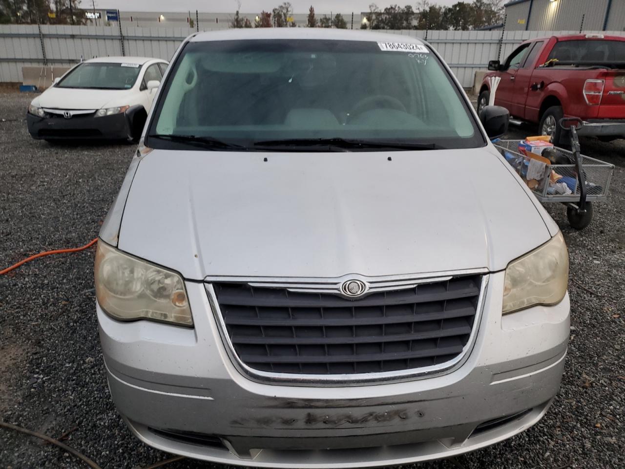 2008 Chrysler Town & Country - Image 5
