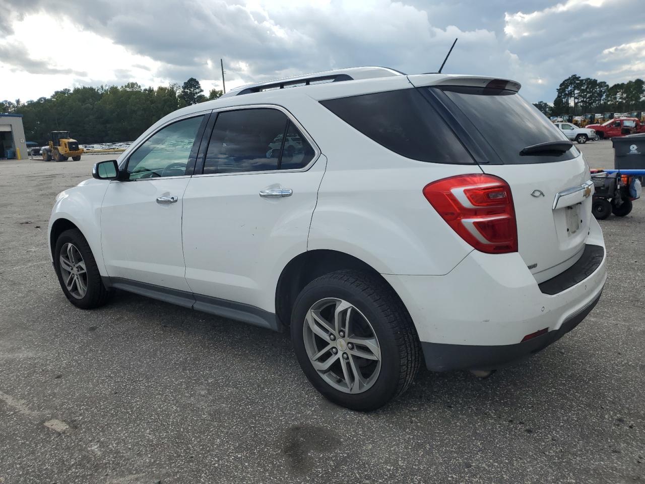 2016 Chevrolet Equinox - Image 2