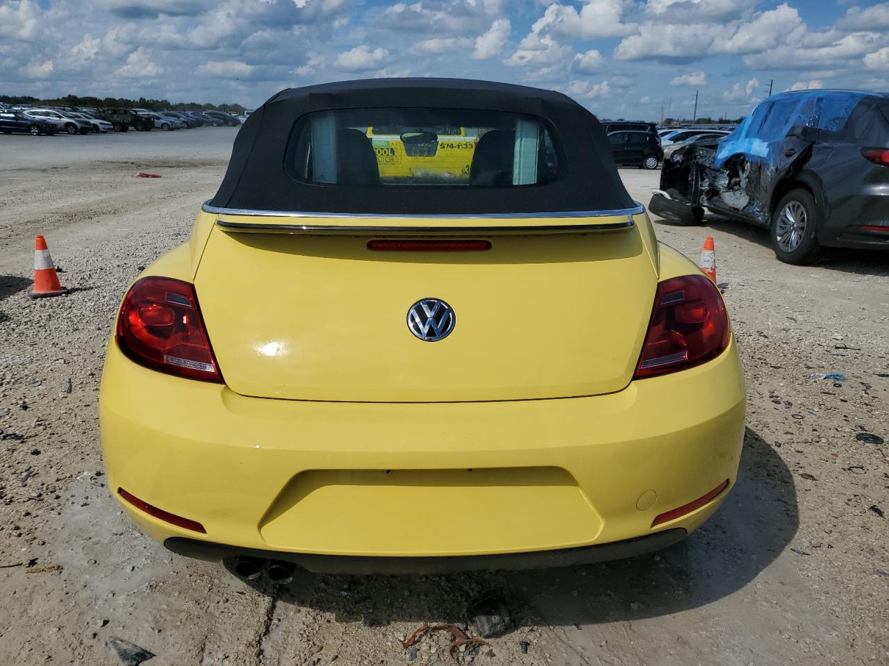 2015 Volkswagen Beetle 1.8T VIN: 3VW517AT9FM810539 Lot: 73979304