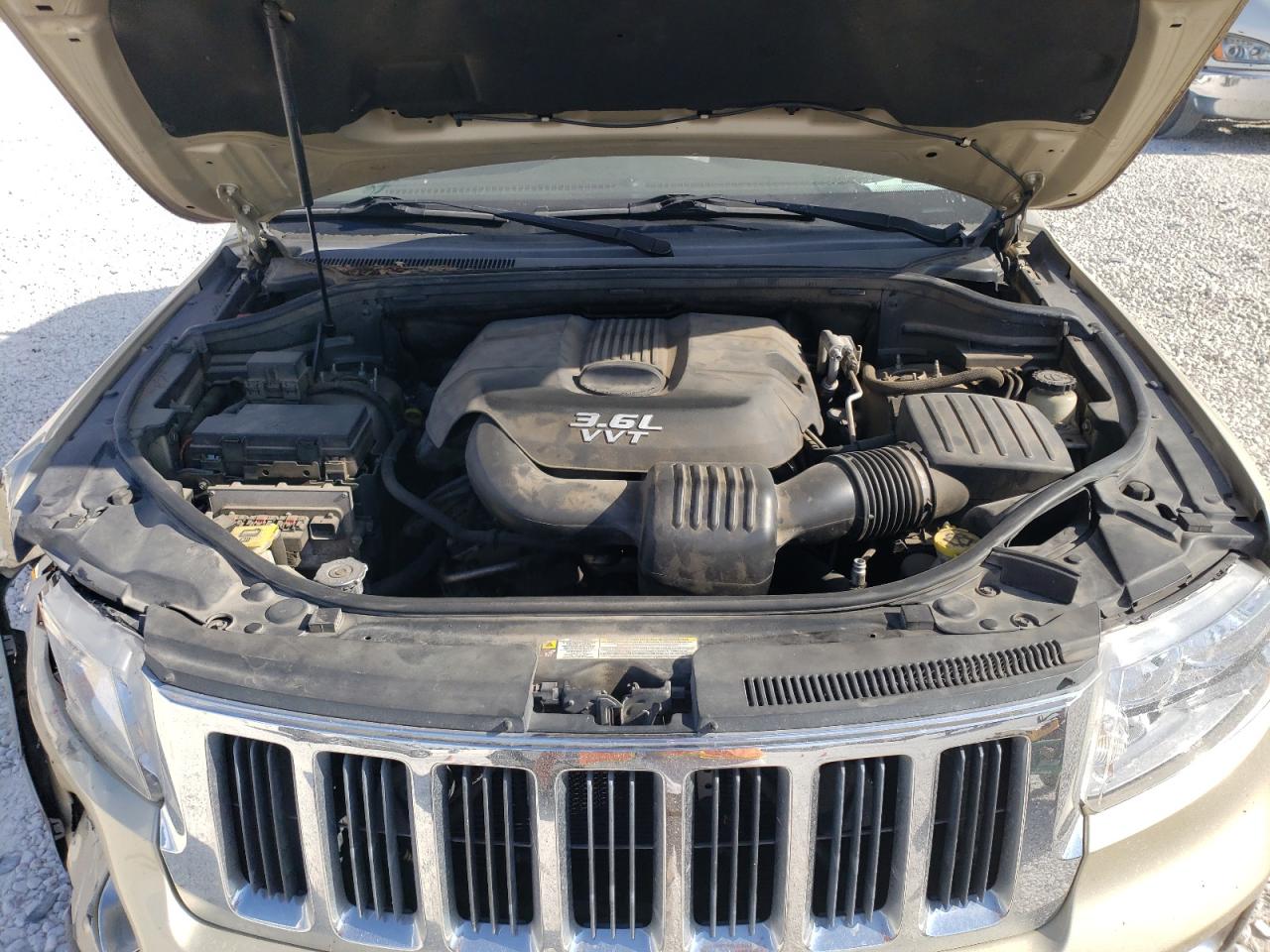 2012 Jeep Grand Cherokee - Image 12