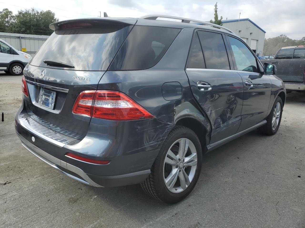 VIN 4JGDA2EB9DA238378 2013 MERCEDES-BENZ M-CLASS no.3